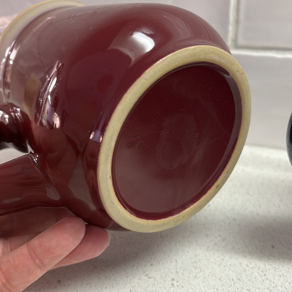 Two hand crafted Meet me Under the Mistletoe mugs - Picture 4 of 7